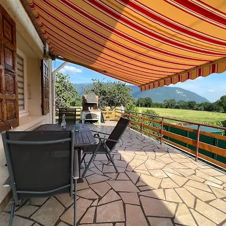 Countryside Retreat, Jacuzzi, Panoramic Views * Champagne-en-Valromey