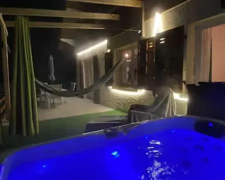 בית נופש Countryside Retreat, Jacuzzi, Panoramic Views *